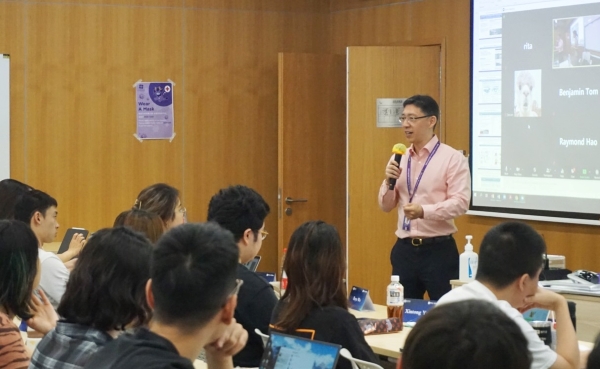 Professor Lin during the Chinese Financial Markets course