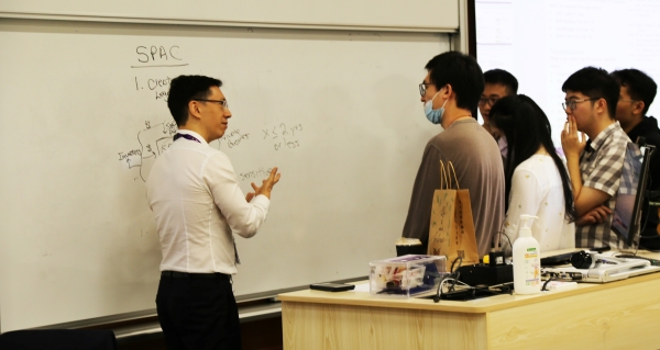 Professor Lin advising students about their team project