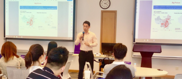 Mr. Han Lin: Use Data to Tell Your Story